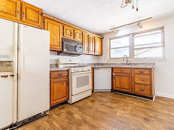 5th image of 1917 W Ayres Ave