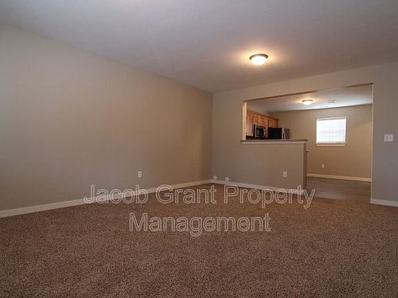 4th image of 121 Lincoln Dr