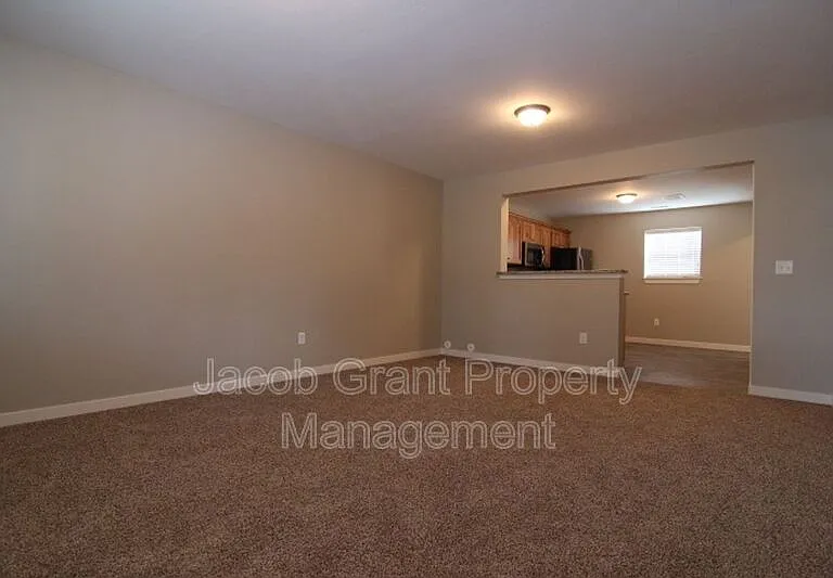 101 Lincoln Dr — Photo 4