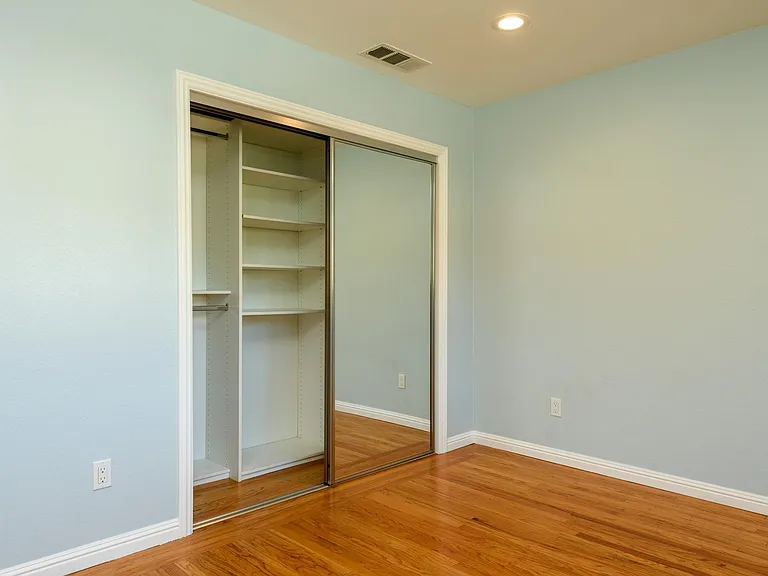 107 Haight St — Photo 7