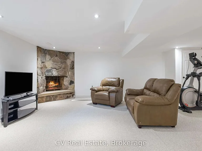 156 Chamonix Cres — Photo 41