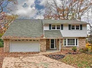 20 Woodside Dr, York, PA 17402