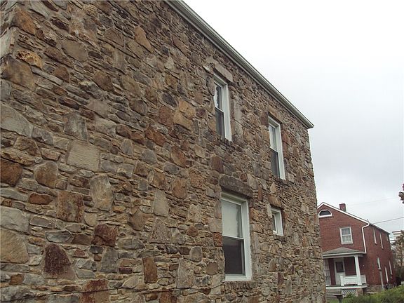 4th image of 331 W Main St