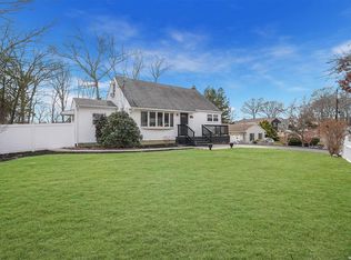 460 Ontario St, Ronkonkoma, NY 11779