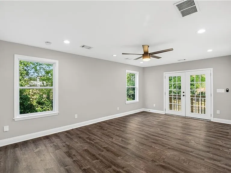 2866 Belvedere Ln — Photo 20