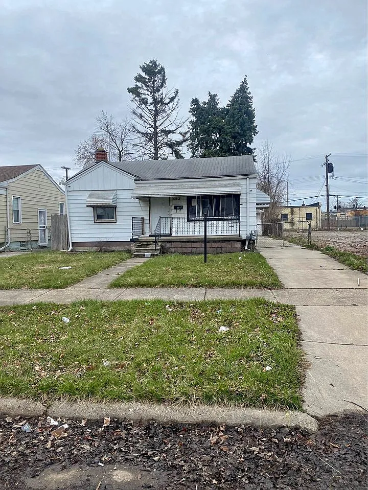 19360 Saint Louis St — Photo 1