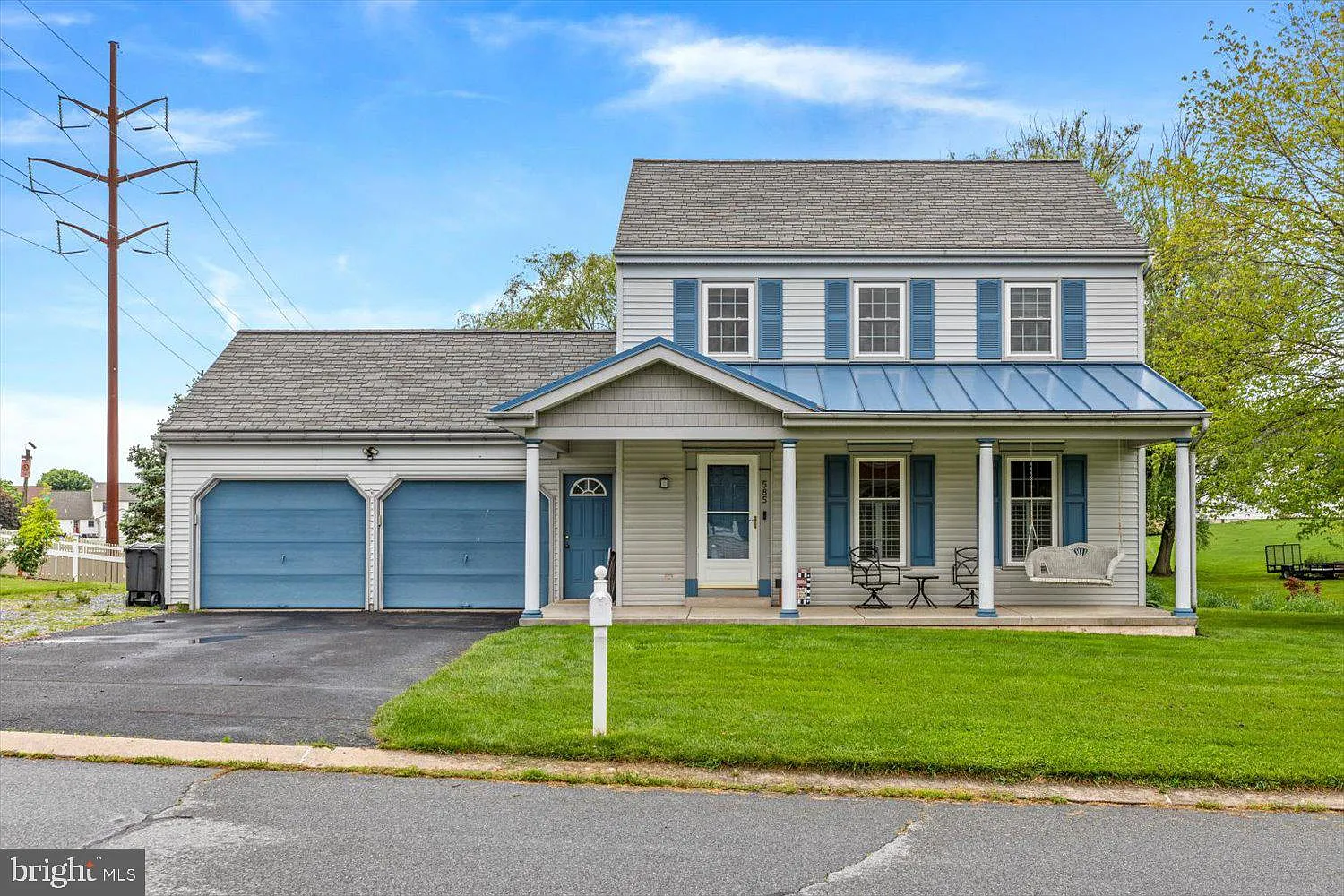 585 Westbrooke Dr photo 1