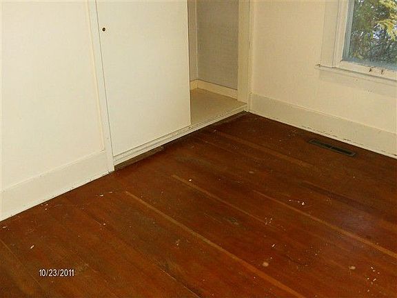 5th image of 824 9th Ave S