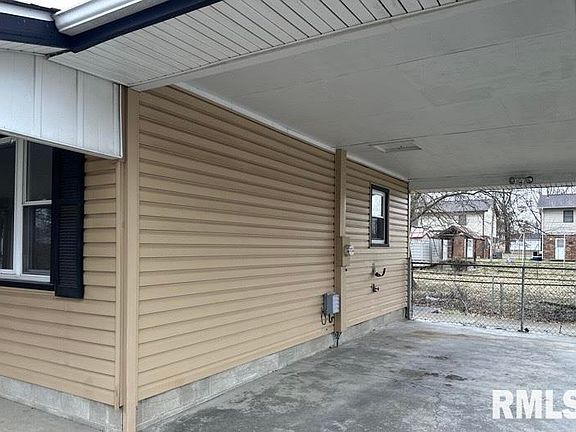4th image of 1003 N Whitman Dr