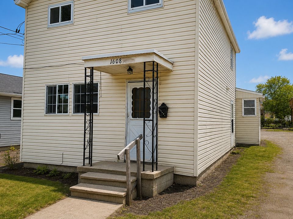 1st image of 1608 1/2 Avenue B #1608-1/2