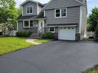 252 Canterbury Pl, Ridgewood, NJ 07450