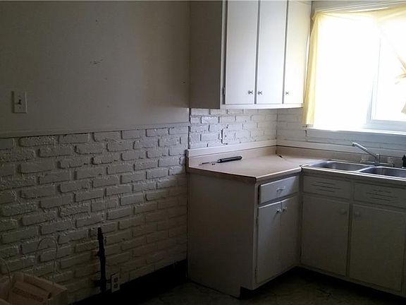 4th image of 2263 S Park Ave APT 1