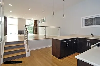 813 N May St — Photo 2