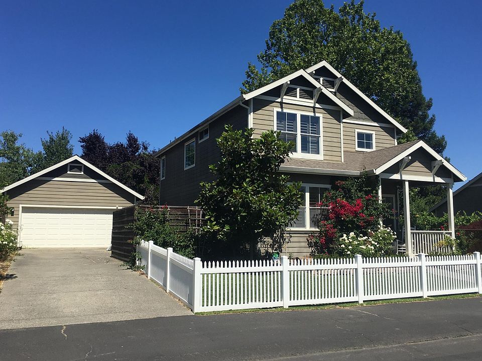 1st image of 8 Jasmine St