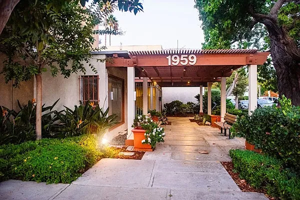 1959 Cloverfield Blvd