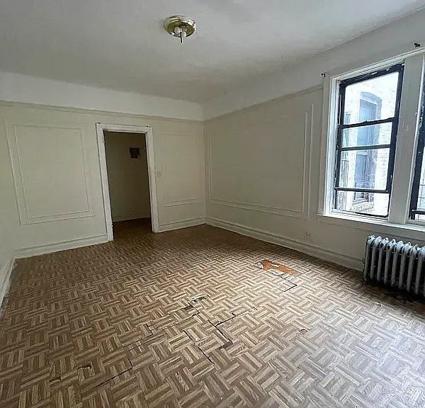 2069 E 12th St #5 — Photo 2