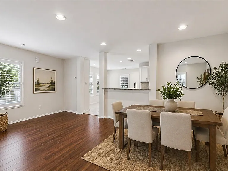 922 W Heights Hollow Ln — Photo 9