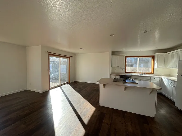 225 W Dartmouth St — Photo 11