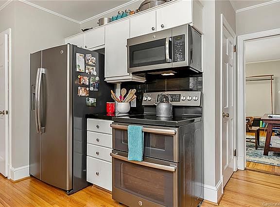 4th image of 1223 Oakwood Ave