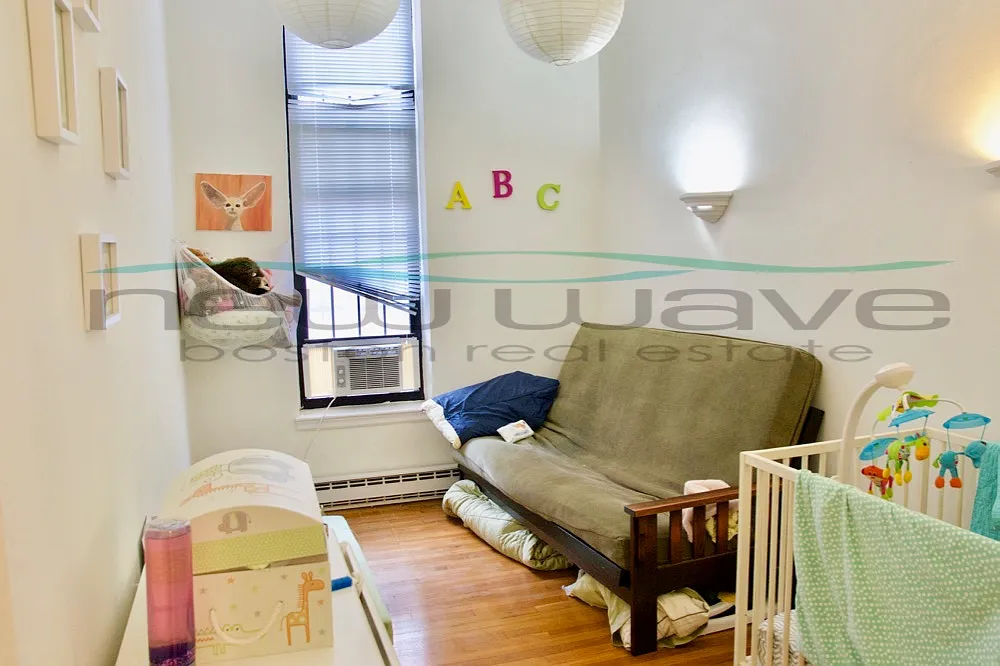 2 bed, 700 sqft, $4,400 — Photo 3