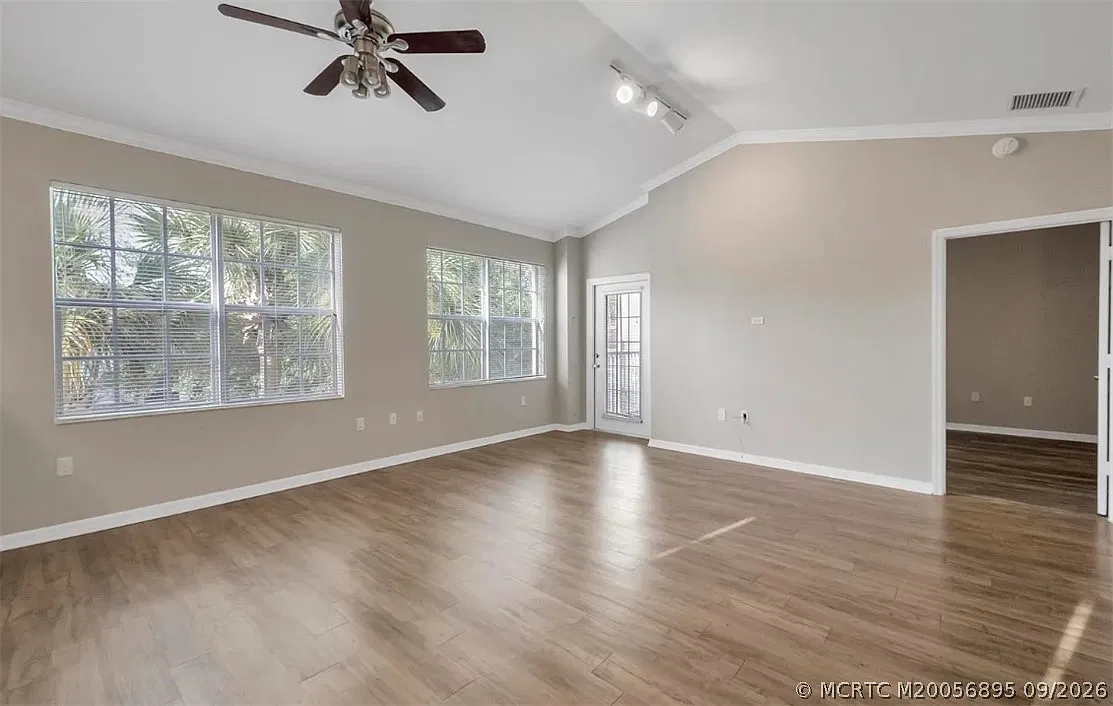 2 bed, 2.0 bath, 1073 sqft, $2,000 — Photo 3