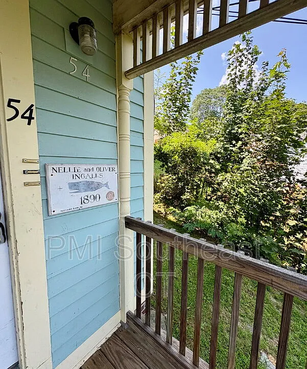 54 Hempstead St #1