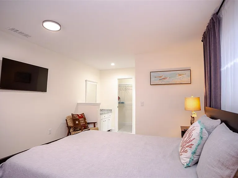 2719 Forest Knoll Dr — Photo 10