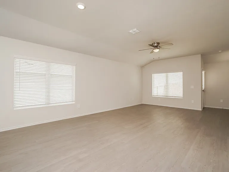 3325 Muenster Ave — Photo 5