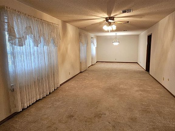 5th image of 2309 Oriole St
