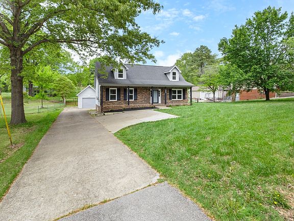 4th image of 2236 Sweetbriar Dr
