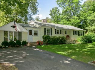 201 Barrett Hill Rd, Mahopac, NY 10541
