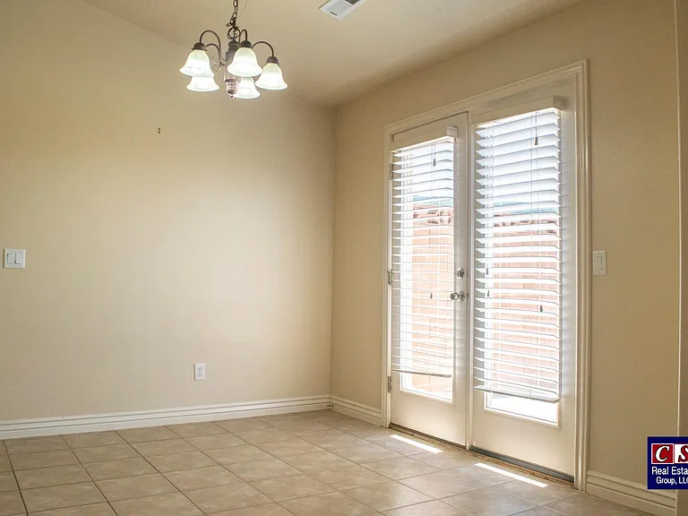 1422 Southern View Dr — Photo 4