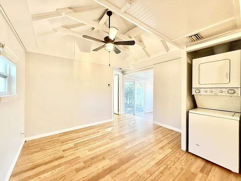 713 Smith St — Photo 26