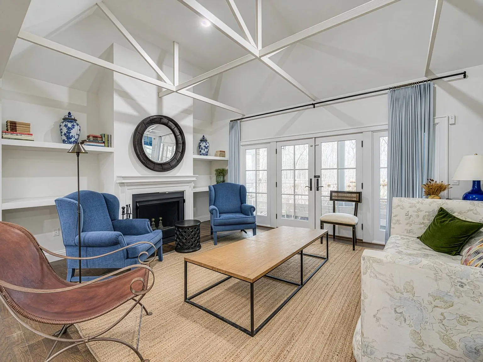Beautifully Appointed Hamptons Getaway — Photo 3