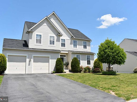 3rd image of 105 Worthington Ct