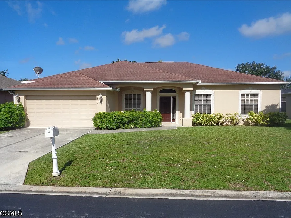 2463 Nature Pointe Loop