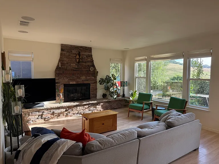 286 Edinburgh Ln — Photo 1