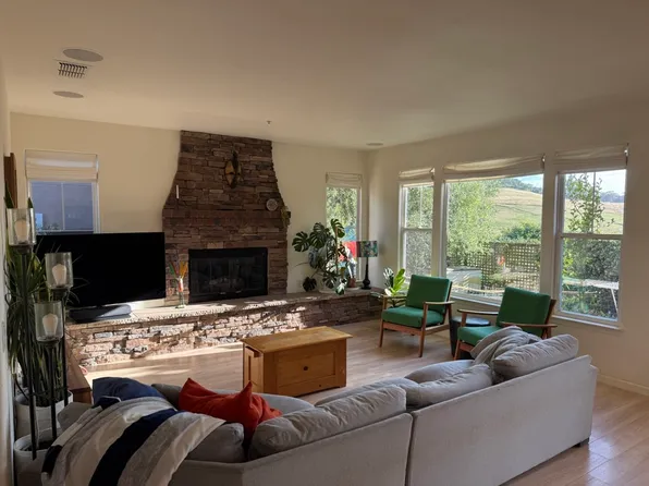 286 Edinburgh Ln, Petaluma, CA 94952