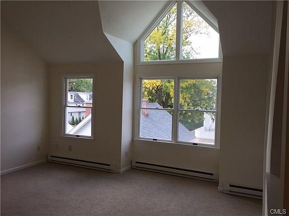 5th image of 34 Glenwood Ave #202