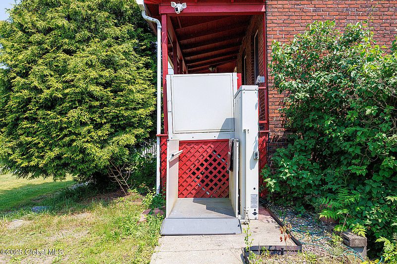 3rd image of 6 Breslin Avenue