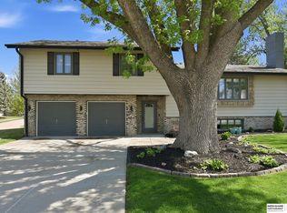 6405 Ponderosa Dr, Omaha, NE 68137