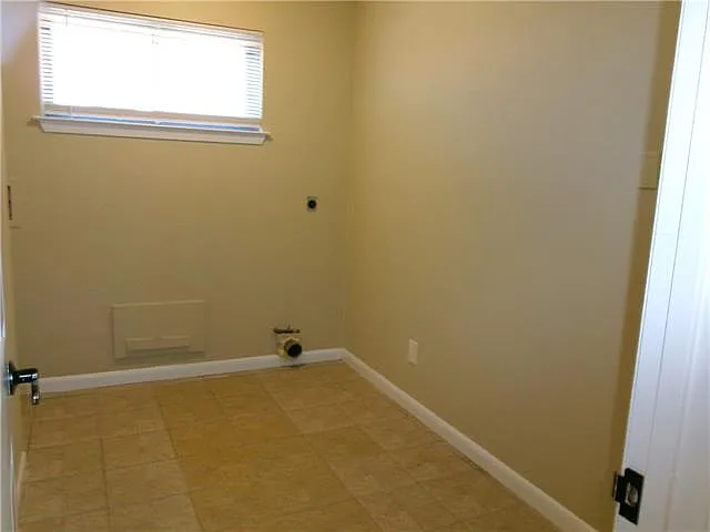 2200 Delaware Ave — Photo 34