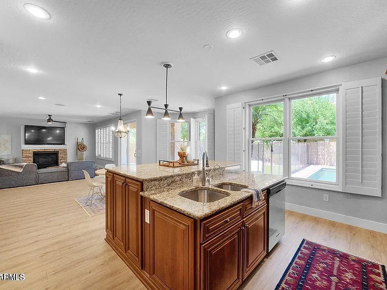 4590 E Waterman St — Photo 11
