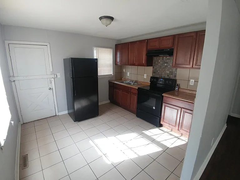 7022 Agnes Ave — Photo 2