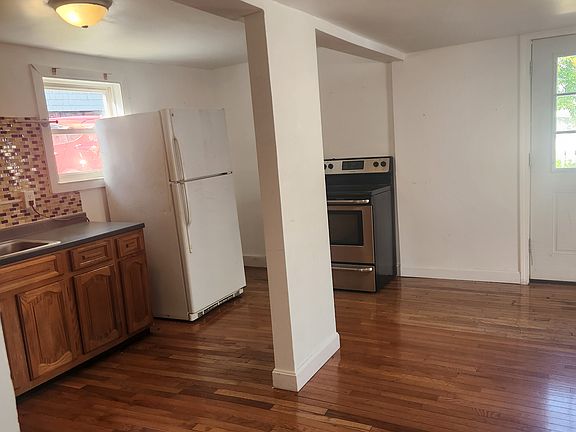 2nd image of 24 Blake St