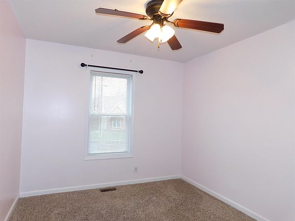 5th image of 419 Sierra Ct