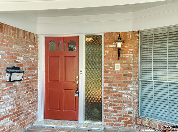 3rd image of 606 San Antonio St