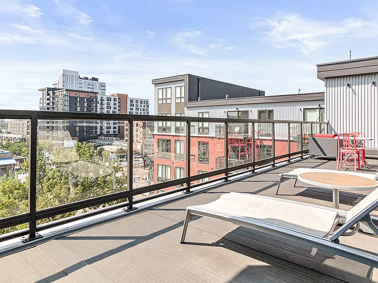 Red 20 Apartments — Photo 26