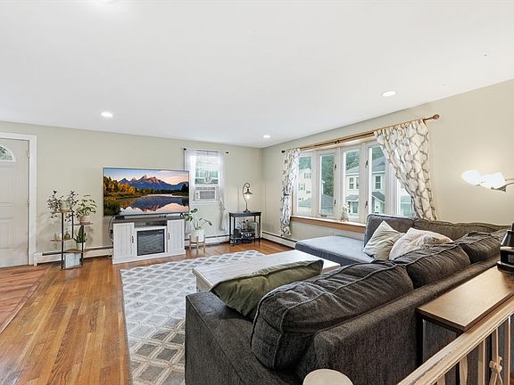 4th image of 268 Milk St