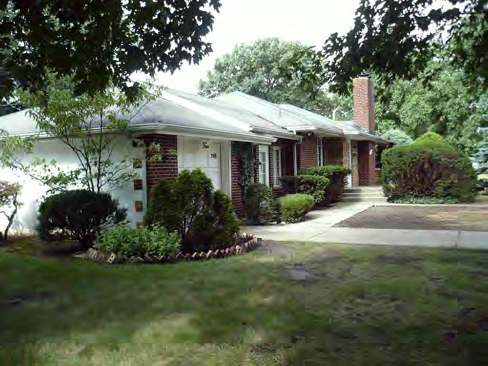 1st image of 4 E Woodlawn Ave